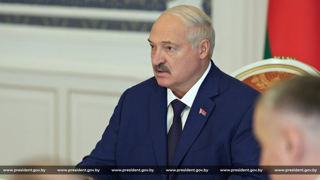 Азарёнок объяснил, почему Батька не поехал на поклон в Вашингтон