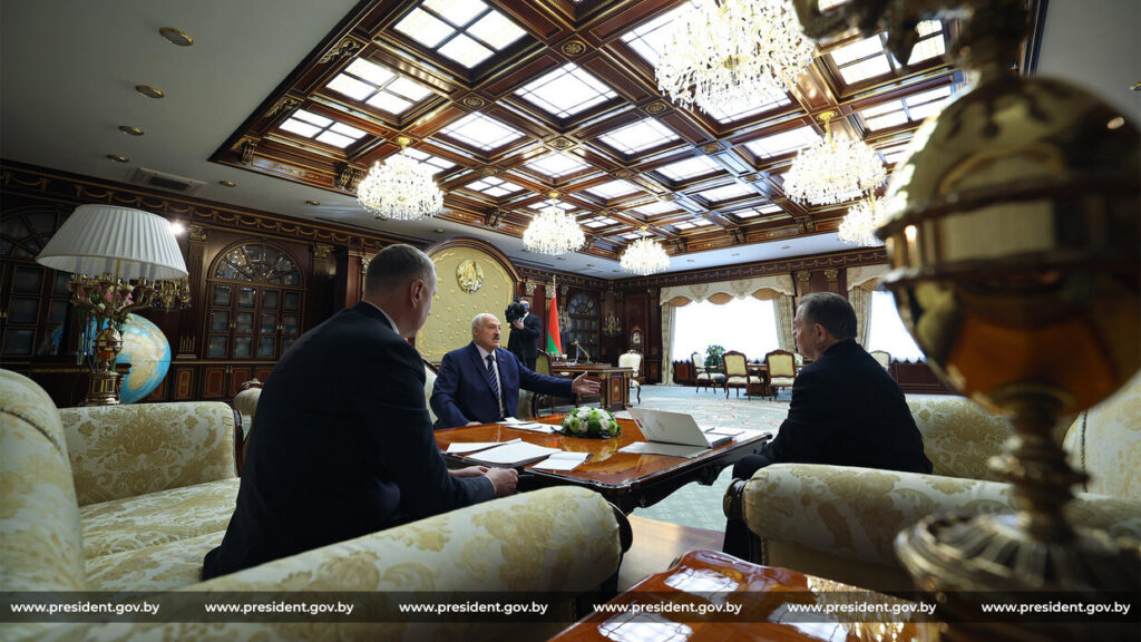 Лукашенко резко ответил на слухи о «страхе» лететь в Вашингтон