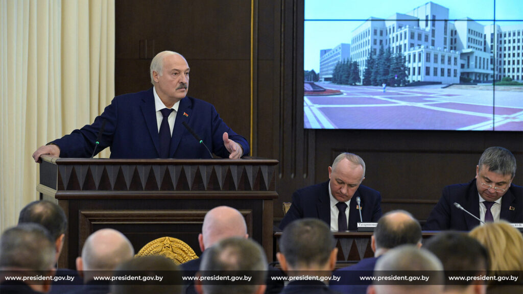 Без эйфории и аплодисментов: Президент оценил отчёт Совмина