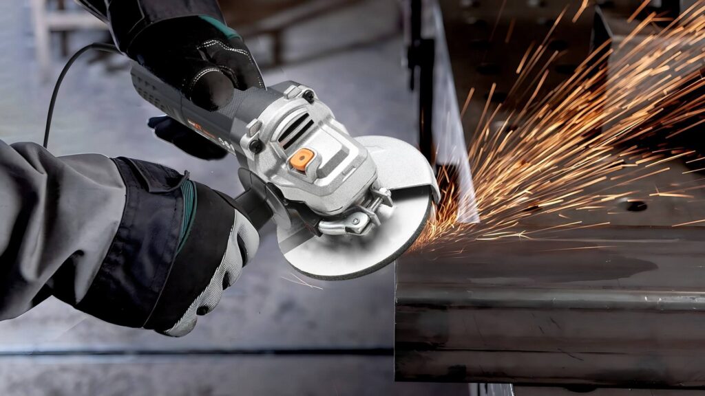 Житель Березино пострадал на производстве: горячий пар обжег сварщика