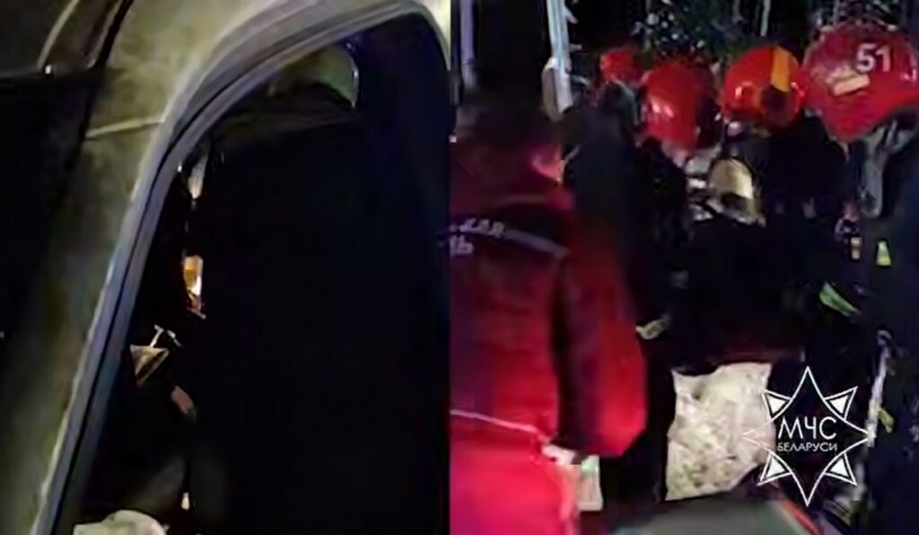 Столкновение микроавтобуса и грузовика произошло под Смолевичами