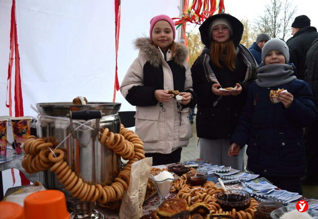 Огнём и блинами: Столбцы шумно проводили зиму на Масленице