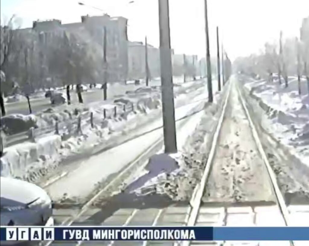 Авария на Старовиленском тракте: столкнулись легковушка и трамвай