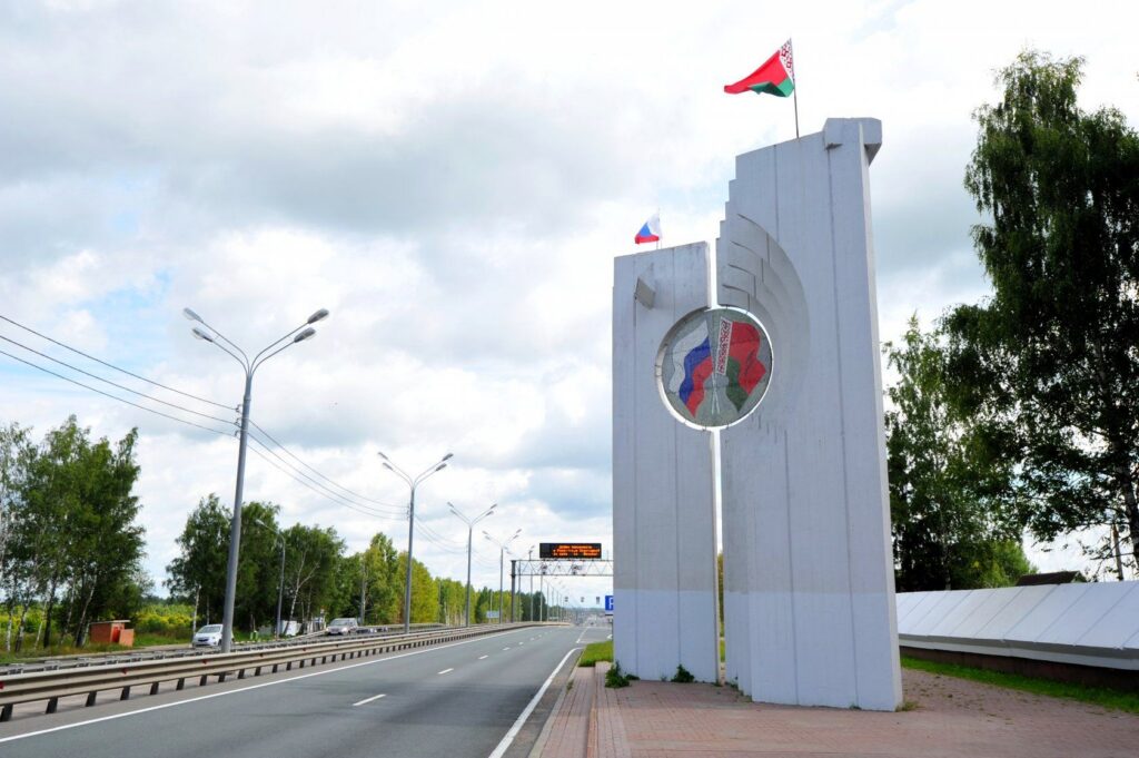 Азарёнок рассказал, зачем Запад стремится разорвать союз Минска и Москвы