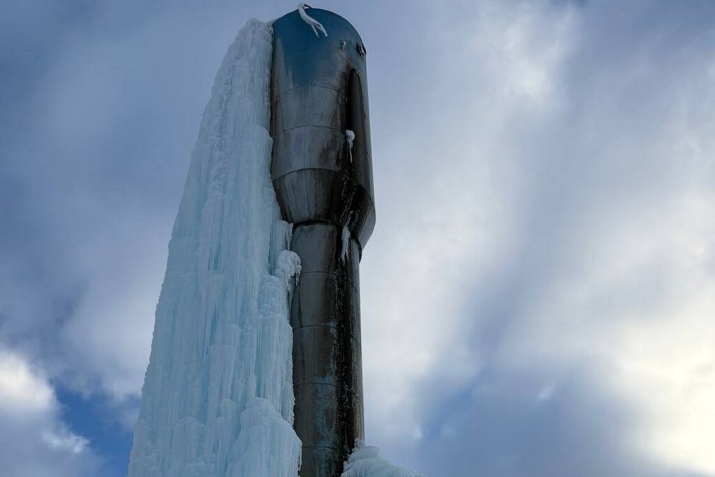 Ледяная башня в Молодечненском районе заинтересовала прокуратуру – что с ней теперь будет