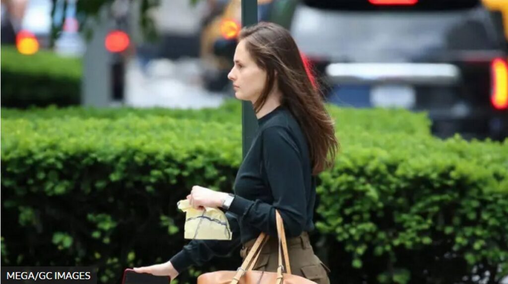 Кто такая белоруска Карина Шуляк и почему ей Эпштейн завещал 100 миллионов?