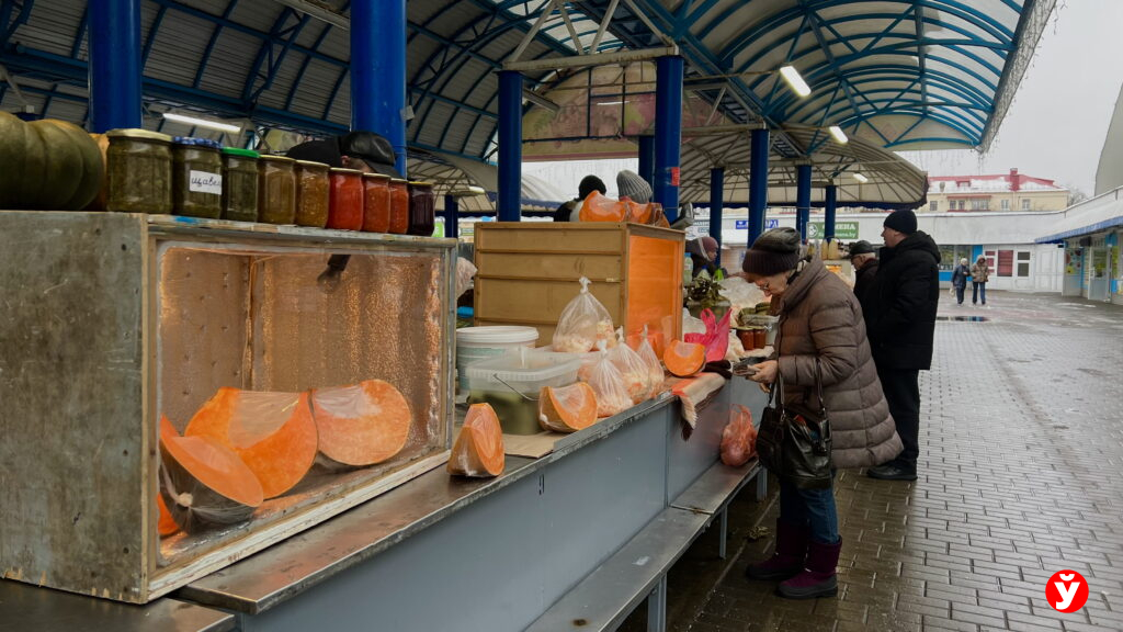 От тыквы до тюльпанов: инспектируем февральские цены на Комаровке