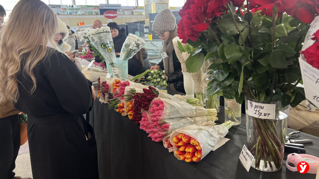Перед праздниками в Минске начнут лишать разрешений продавцов цветов – за что