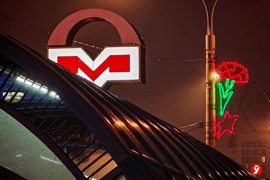 В час пик на «Фрунзенской» высадили пассажиров из поезда – в чем причина