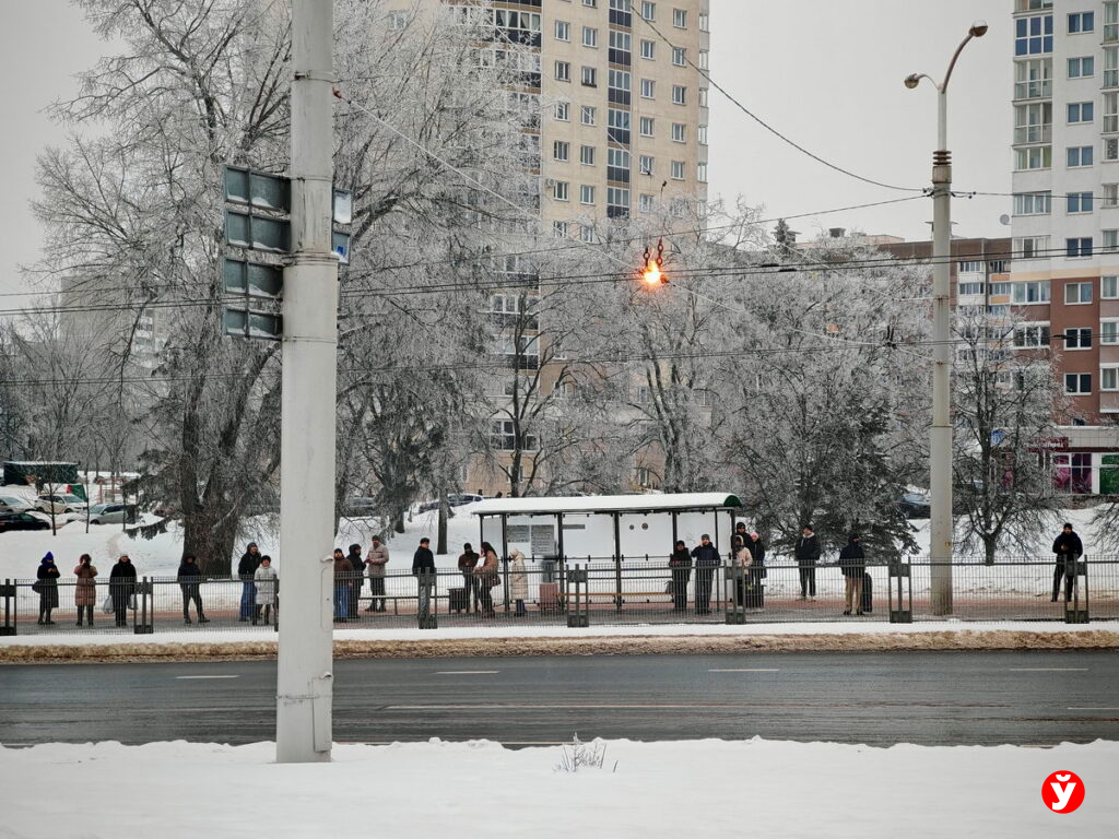 «Било так, что потеряла сознание»: минчанку госпитализировали после удара током в троллейбусе