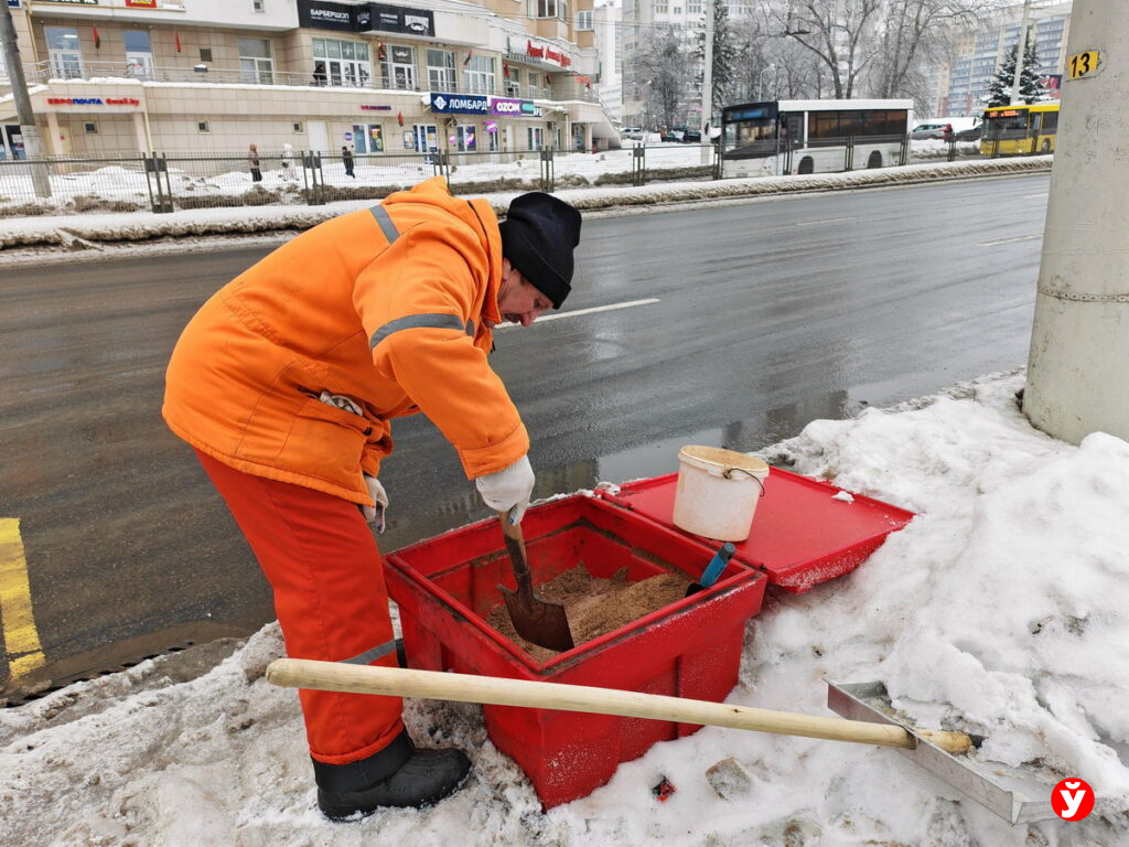 В ЖКХ решили поощрить дворников после волны жалоб