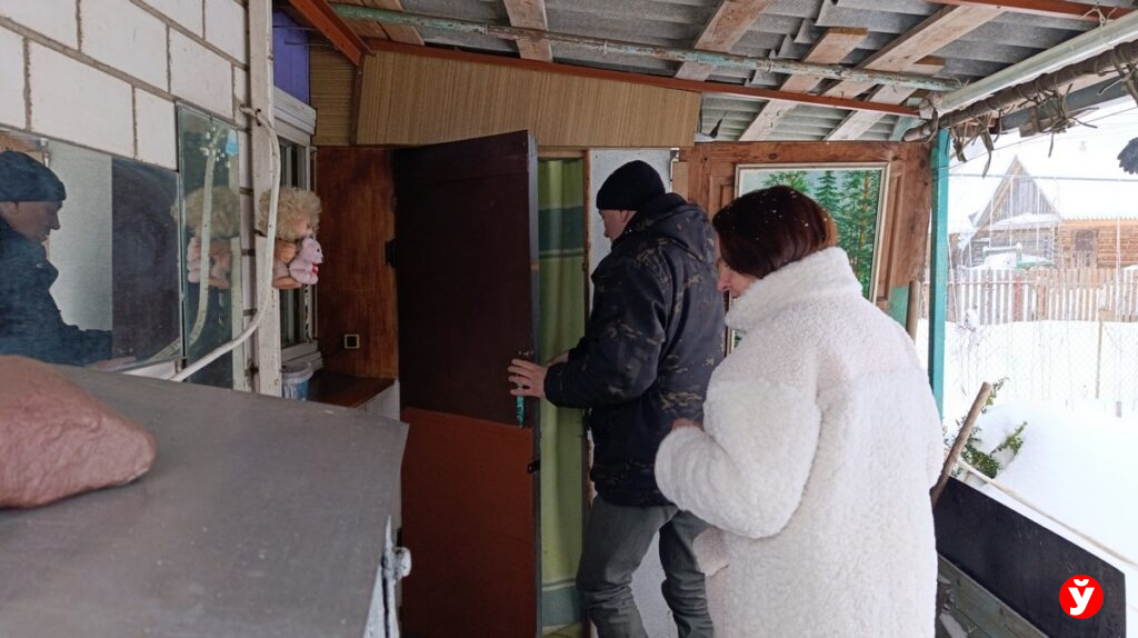 Сын в ЛТП, болезни и одиночество: с какими бедами идут к депутатам Логойского района