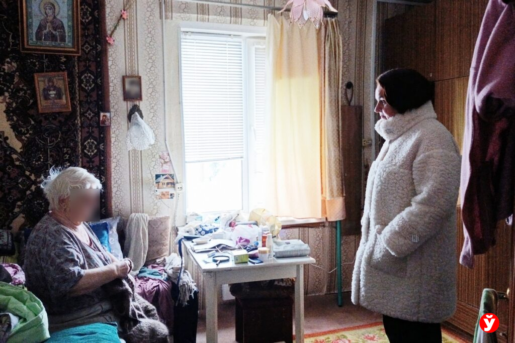 Сын в ЛТП, болезни и одиночество: с какими бедами идут к депутатам Логойского района