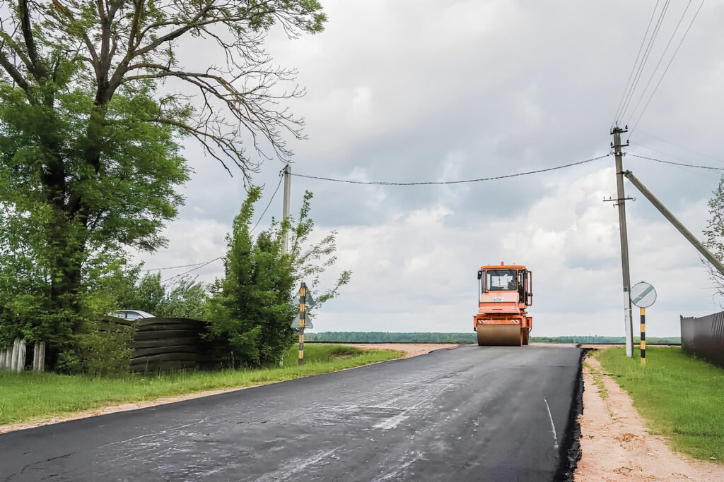 Благоустройство на территории «Китайского парка» доверили дорожникам из Березино