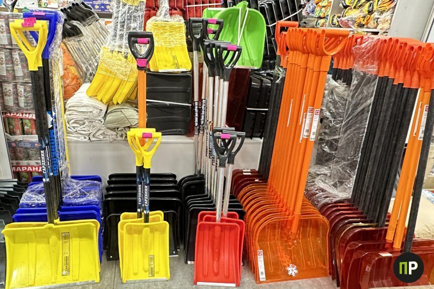 Какую снеговую лопату и где выбрать белорусам и не переплатить