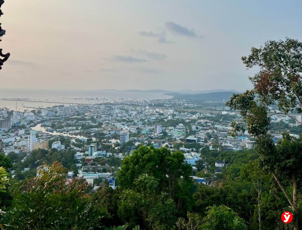 Смузи за 3 рубля и 90 процентов влажности: отдых на острове Фукуок