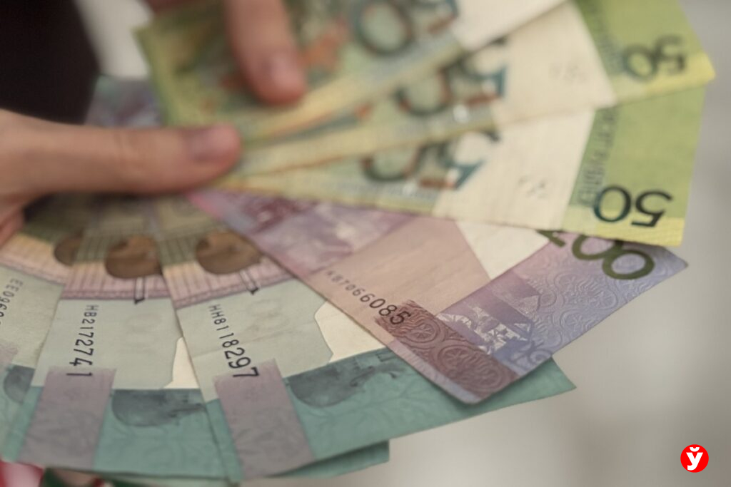 Солигорчанка накопила $4 тыс., но тайник был вскрыт — куда пропали $2 тыс. из секретной кубышки