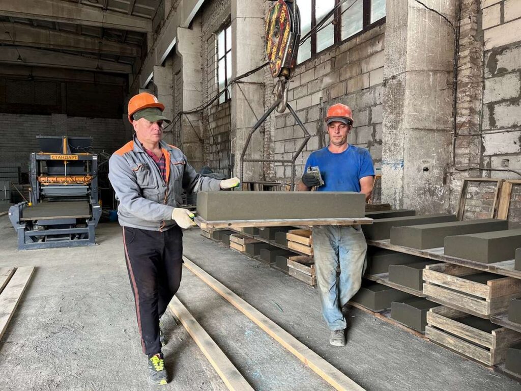 Формула мужской работы: как на Заславском ПС строят не только объекты, но и характеры