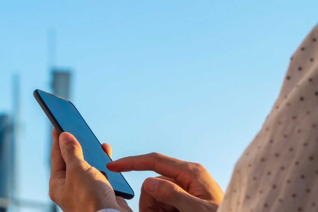 Мобильных операторов в Беларуси обяжут отвечать за качество связи рублем