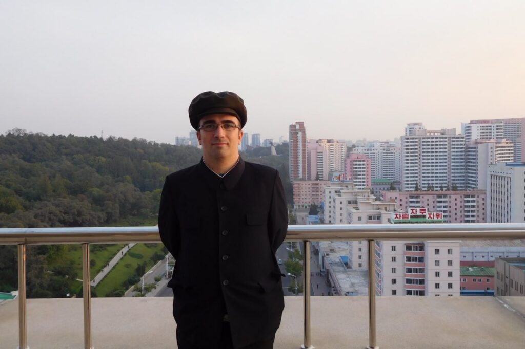 Первый испанский студент в Северной Корее развеял мифы о запрещенных там стрижках и велосипедах