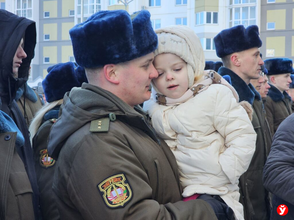 Лукашенко пообещал закрыть квартирный вопрос для всех людей в погонах