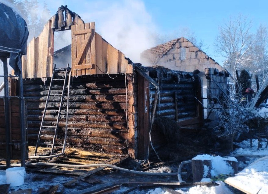 В Воложинском районе горела баня — огонь уничтожил крышу