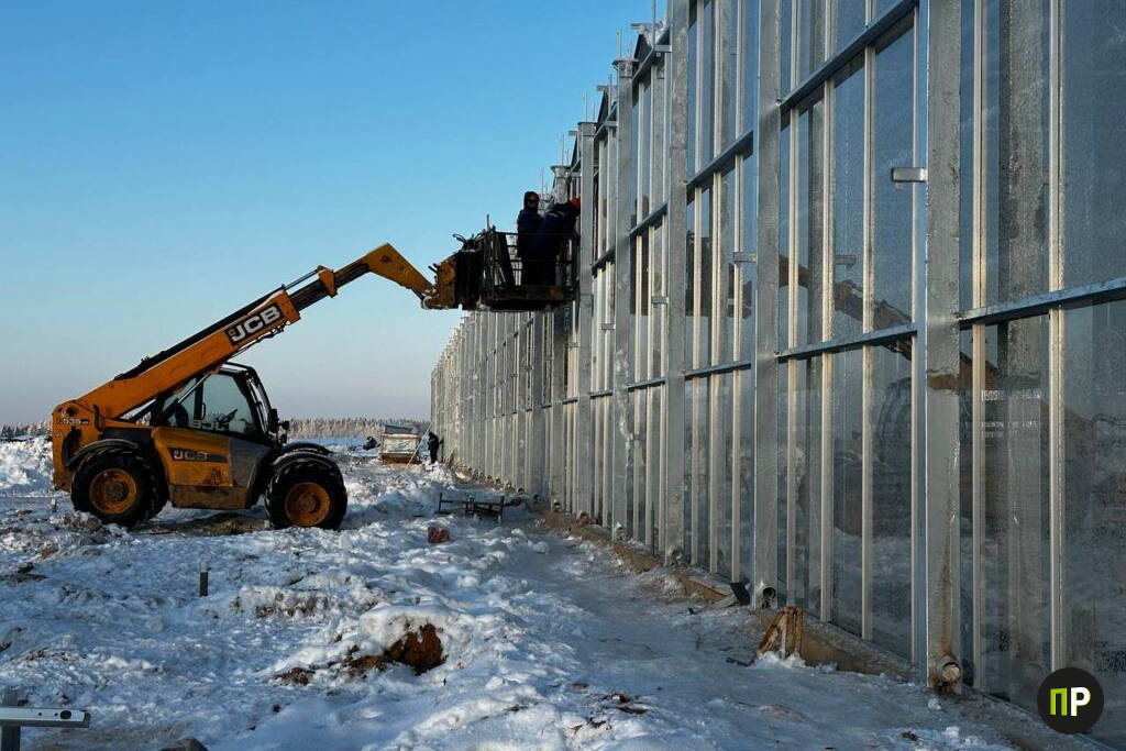 К ноябрю — первые томаты: как под Минском идет стройка тепличного комплекса будущего