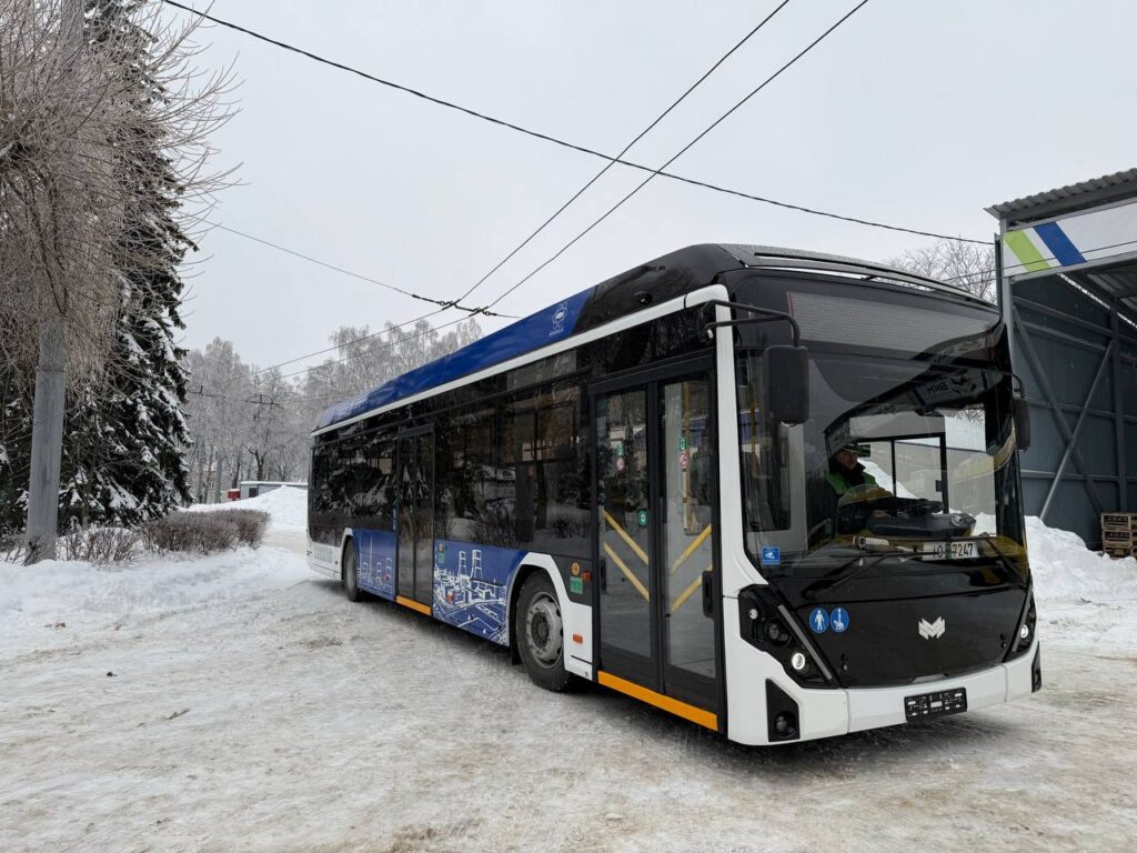 Две двери вместо трёх. Какие электробусы выйдут по маршруту Минск — Фаниполь