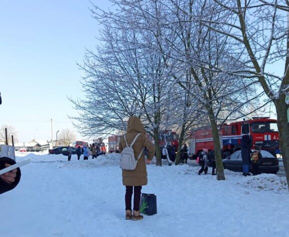 Короткое замыкание вызвало задымление в многоэтажке в Гатово