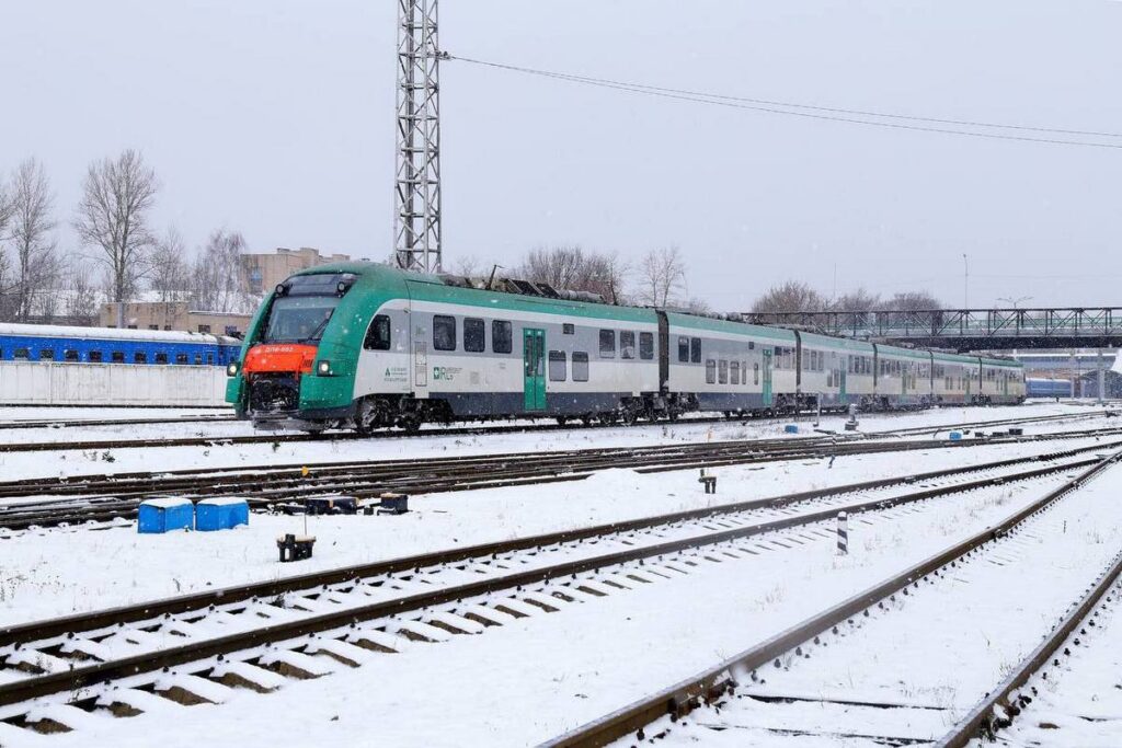 В поезде Витебск–Минск пьяный пассажир ударил попутчика ножом в шею — пострадавший в реанимации