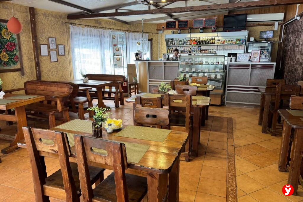 Посмотрели, как в кафе под Березино готовят домашние блины по 5,99 рубля с акции по пятницам