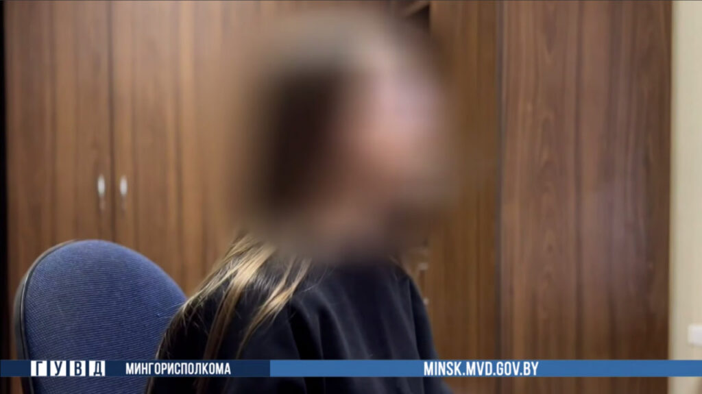 Школьницы лишились телефонов после общения с тарологом и скачивания игры