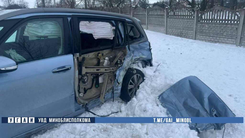 В Слуцком районе столкнулись Citroen и Kia: пострадала пассажирка