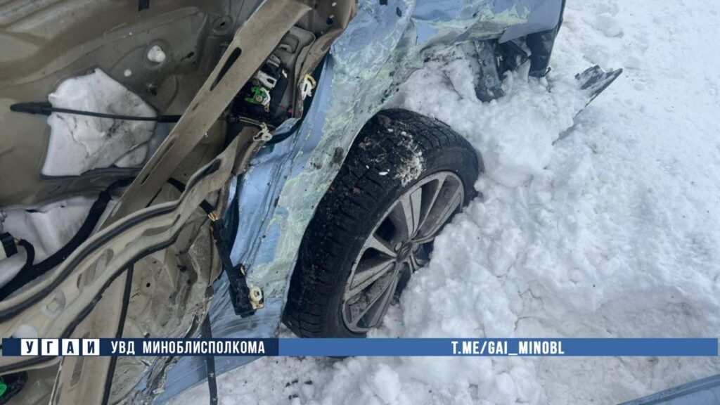 В Слуцком районе столкнулись Citroen и Kia: пострадала пассажирка