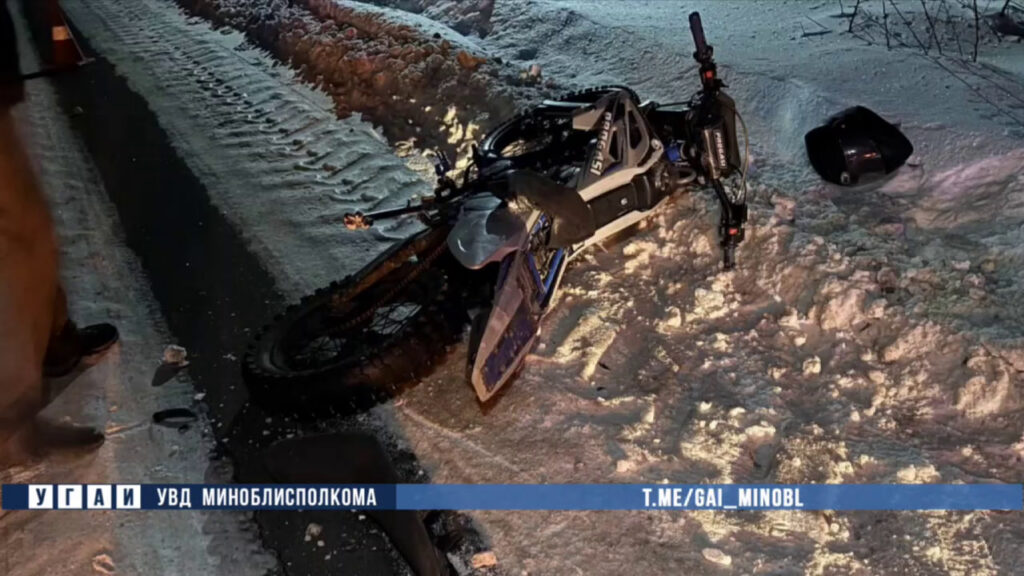 Под Солигорском мотоциклист «уходил» от ГАИ, врезался в сугроб и получил штраф в 1350 руб.