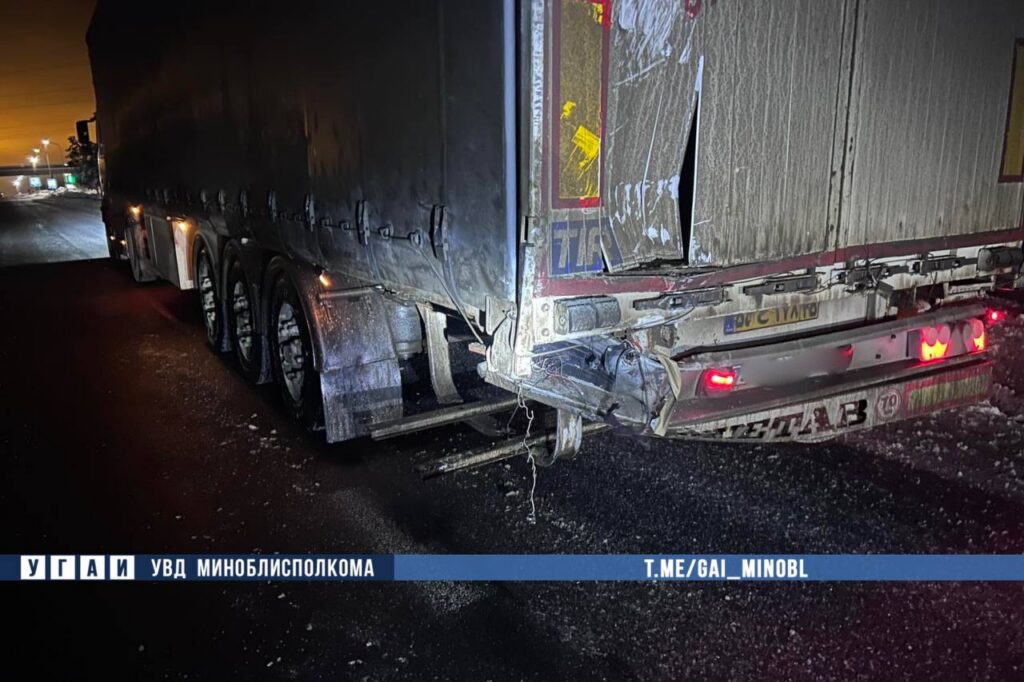Новые подробности ДТП под Смолевичами, где столкнулись грузовик и микроавтобус