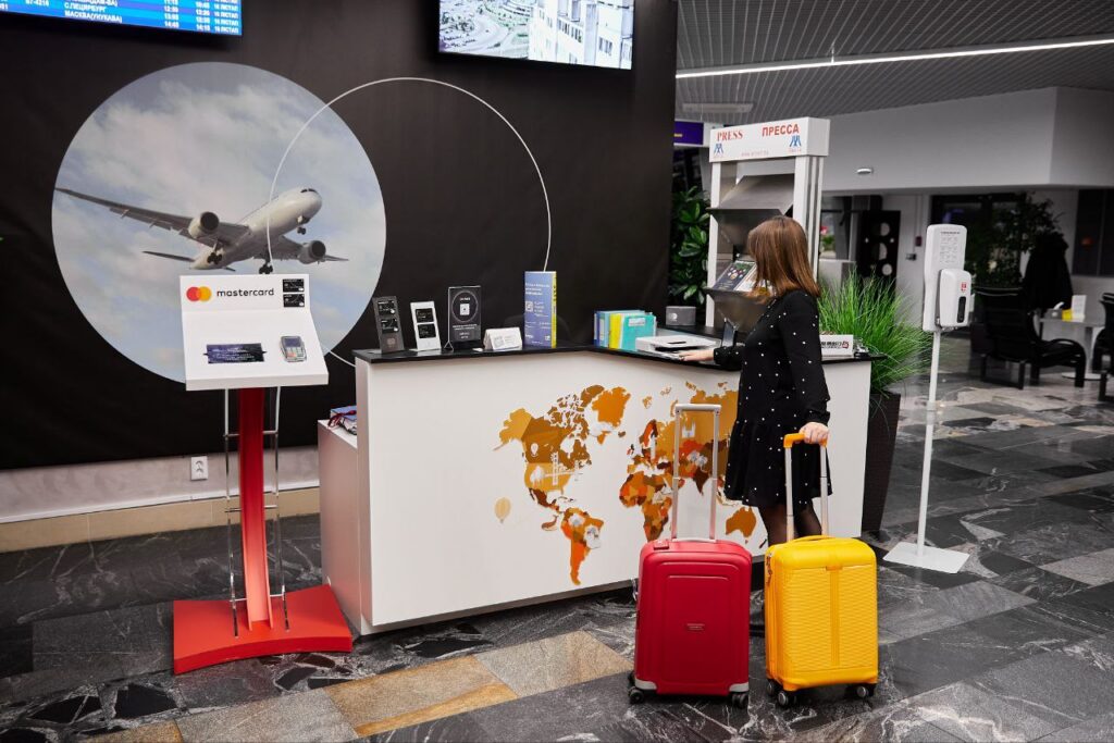 Национальный аэропорт показал бизнес-залы ожидания – кабина для сна стоит $55