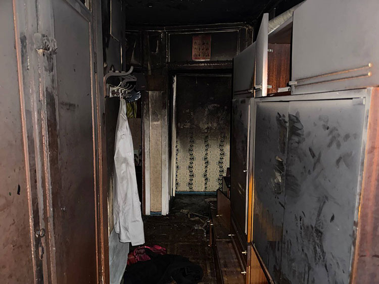 Спасатели обнаружили мужчину в задымленной квартире в Слуцке — позже медики констатировали смерть