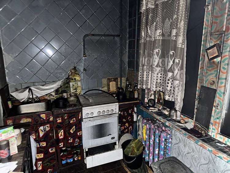 Спасатели обнаружили мужчину в задымленной квартире в Слуцке — позже медики констатировали смерть