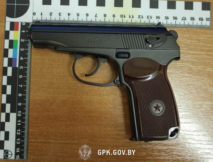 Недействительные паспорта и оружие в автомобиле — пограничники выявили нарушителей