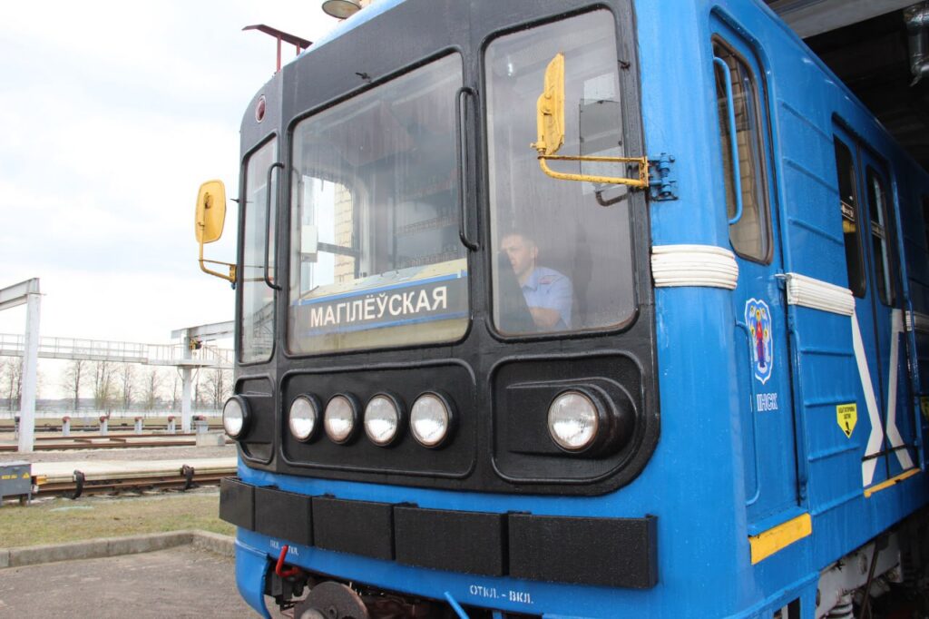 Закулисье метро: как на самом деле моют поезда в Минске