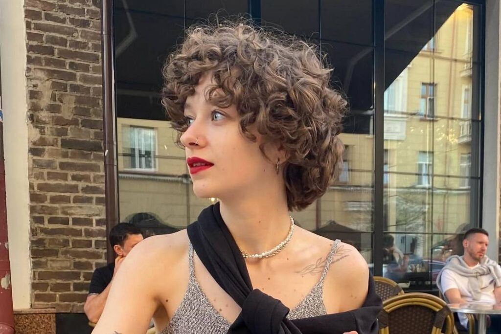 Минчанка ушла с руководящей должности и зарабатывает вышивкой портретов животных