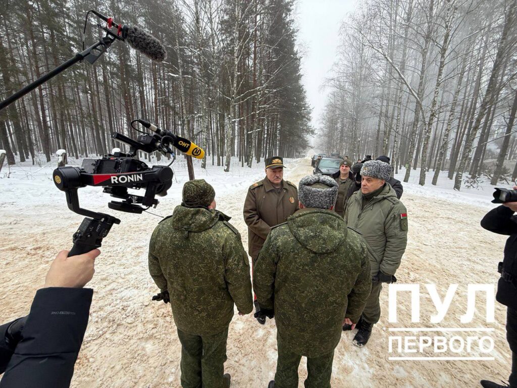 Лукашенко проверяет боеготовность Вооруженных Сил в Борисовском районе