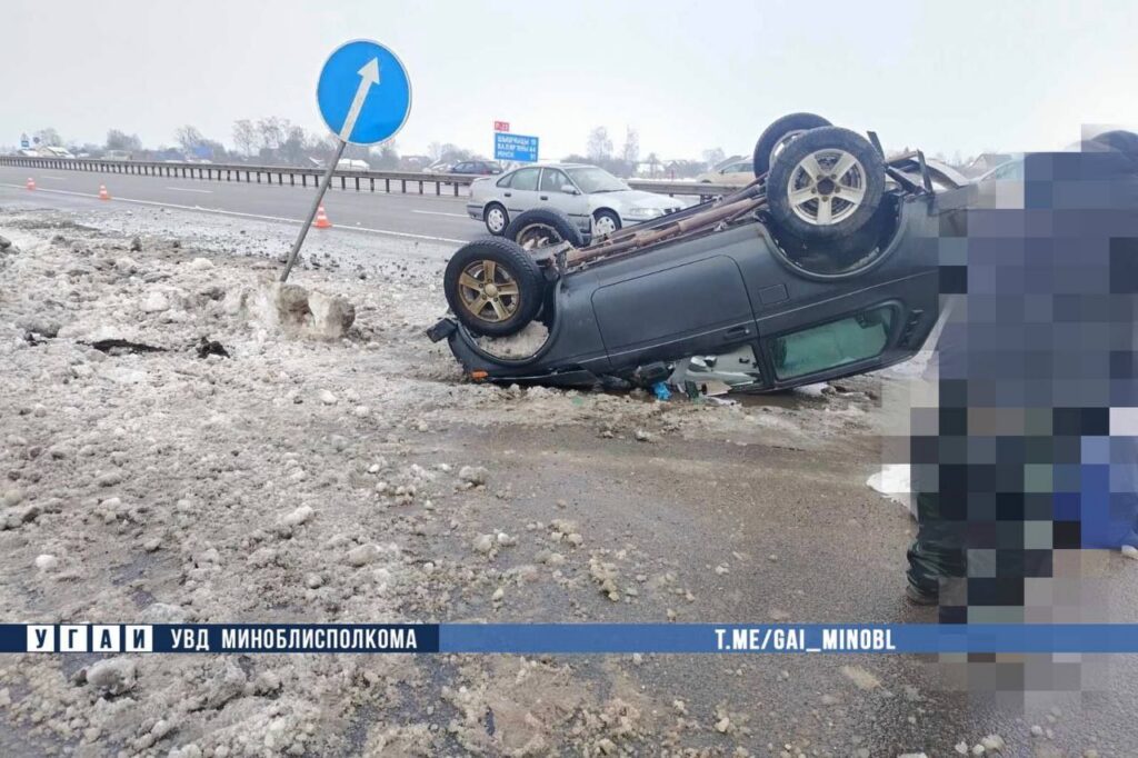 Авто на летних шинах опрокинулось в Слуцком районе