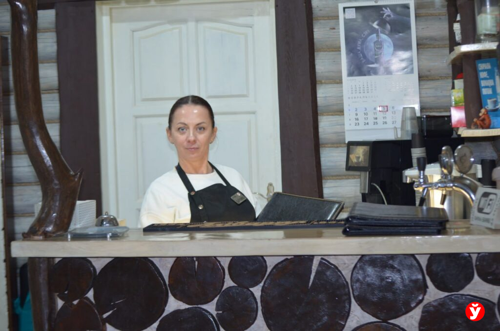 Два пожара и кредит на фуру: почему владельцы придорожного кафе под Крупками не закрыли бизнес