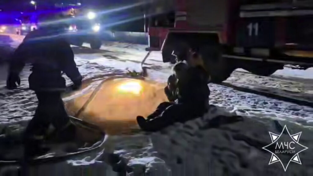 Под Копылем сигнал извещателя разбудил соседей и помог спасти хозяина квартиры