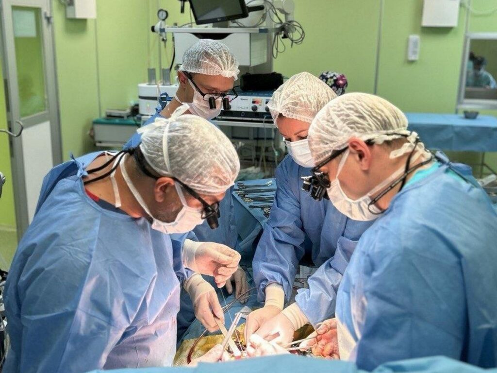 Белорусские хирурги провели уникальную операцию новорожденному