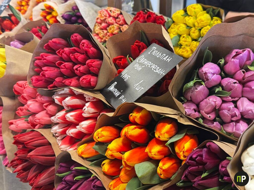 Первые тюльпаны появились на рынке «Валерьяново»: цена от 3 до 5 рублей за штуку
