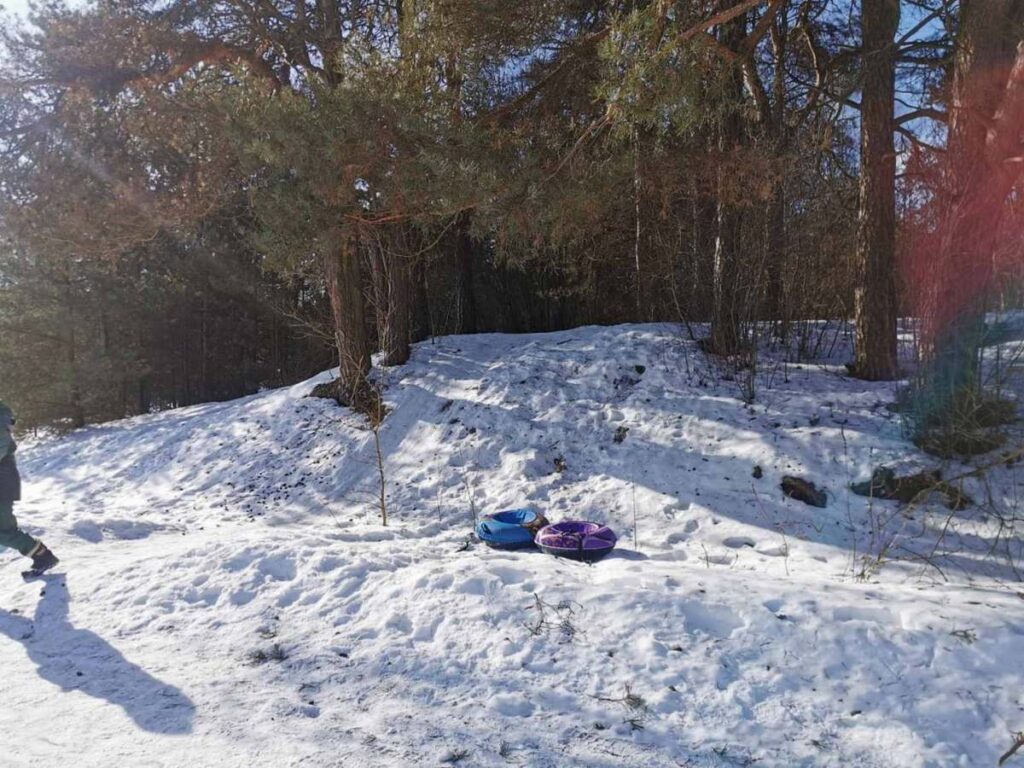 В Узденском районе ребёнок на тюбинге столкнулся с автомобилем