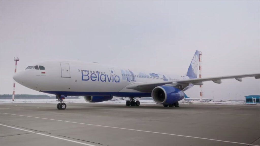 «Белавиа» показала праздничную ливрею дальнемагистрального самолета